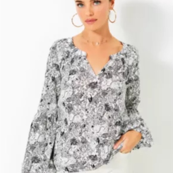Lilly Pulitzer Tops - Lilly Pulitzer black and white sullivan top in onyx animal magnetism.